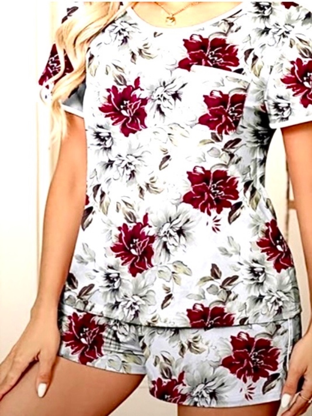 New Set Women’s Short Sleeve Top and Shorts Loungewear White Red Floral Large